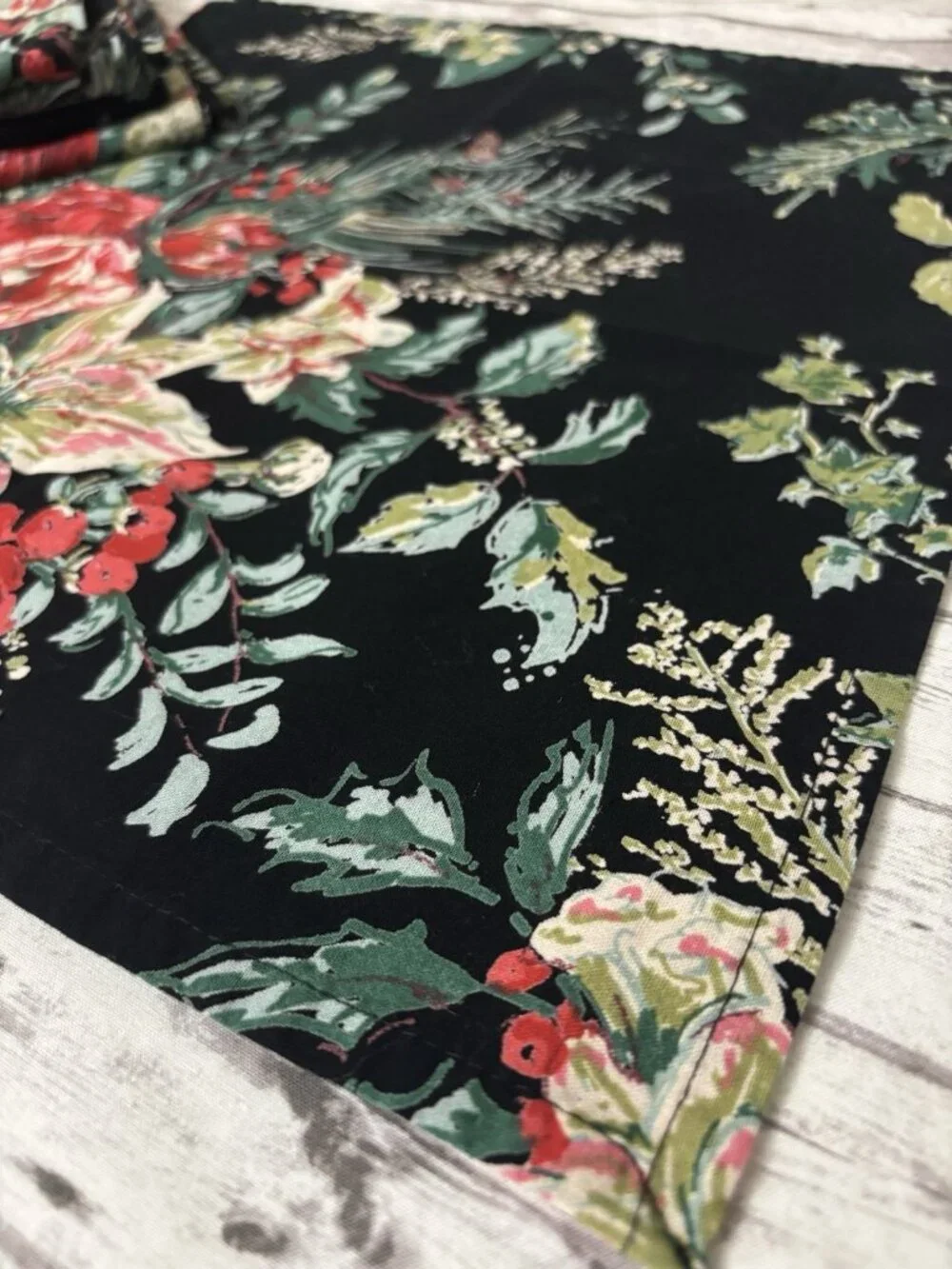 April Cornell Floral Cotton Napkins Set 10 Black Red Green Print 15”